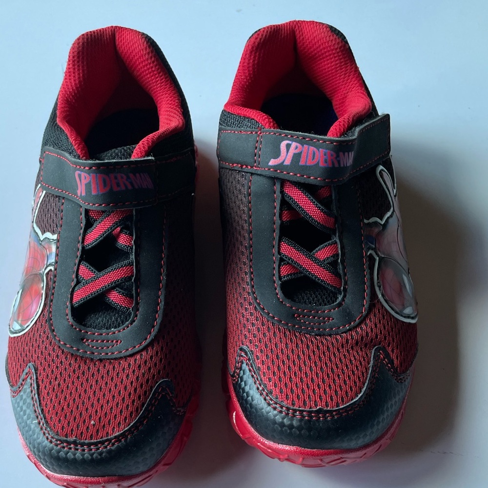 Marvel Entertainment boys avengers runner sneakers red & black size 1